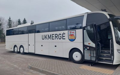 Ukmergiškiai įsigijo du turistinius autobusus: vienas – su liftu neįgaliojo vežimėliui