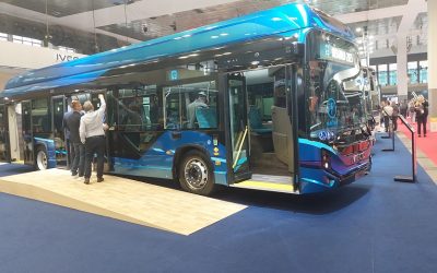 Elektrinių autobusų Lietuvoje daugėja: LKVA apibendrino praktinę vežėjų eksploatavimo patirtį